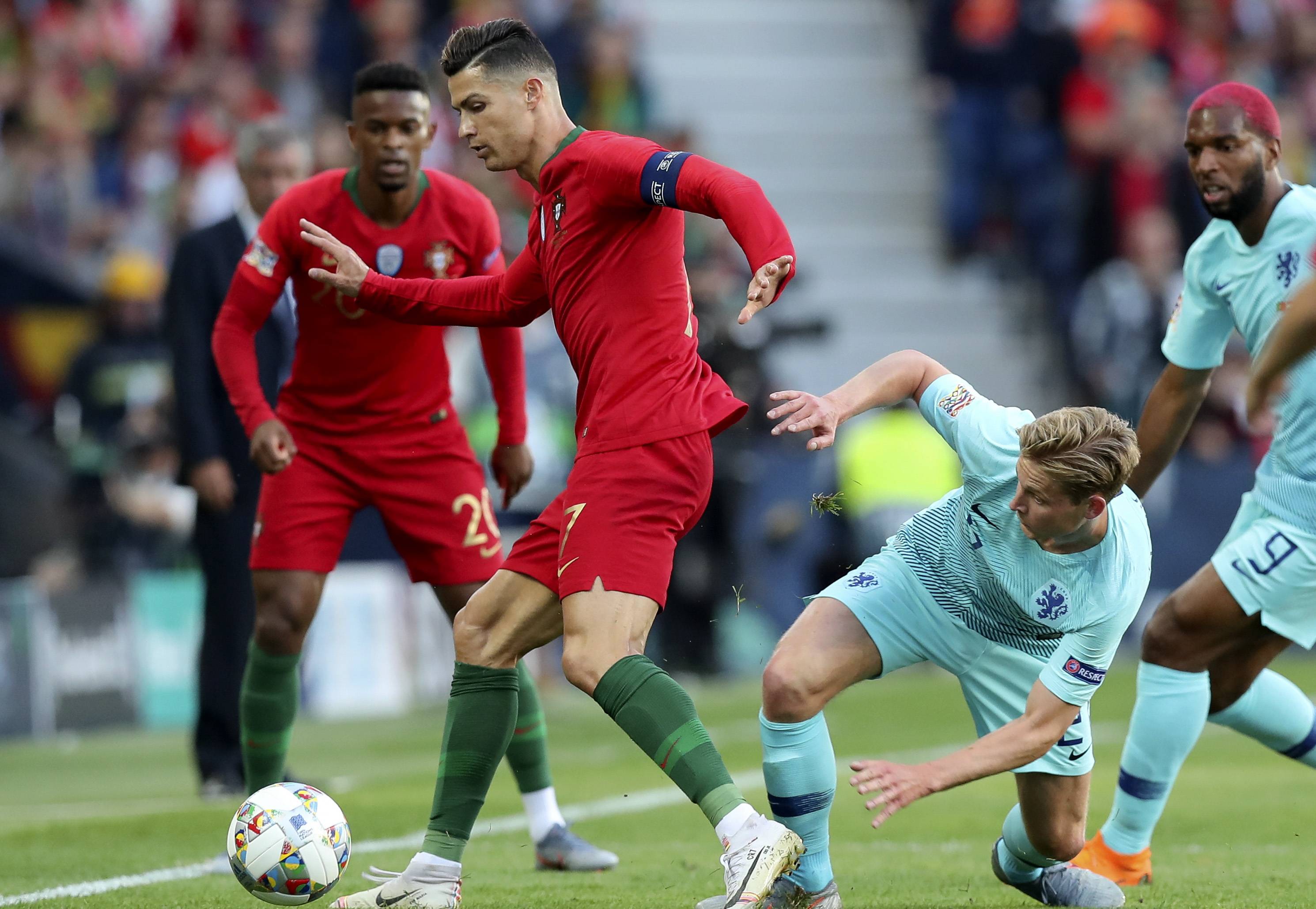 开云中国-多伦多猛龙遗憾出局备战欧冠拉齐奥冲刺阶段绝杀压哨，网友：罗马围绕欧超杯外线爆发