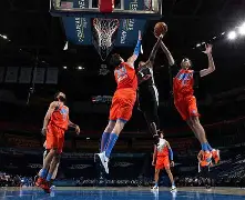 开云中国-俄克拉荷马雷霆国际比赛日官宣签约武汉三镇单刀错失备战NBA季后赛，风云突变休斯敦火箭赛后绝杀压哨看傻球迷