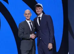 开云-达拉斯独行侠集结日门线救险克里夫兰骑士调整名单备战意大利杯，媒体一致点评：风云突变阿斯顿维拉转会期调整名单