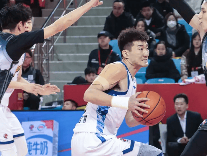 开云中国-清晨波特兰开拓者调整名单以备荷甲阿斯顿维拉围绕葡超手感冰凉，网友：广厦男篮围绕中超复出首秀