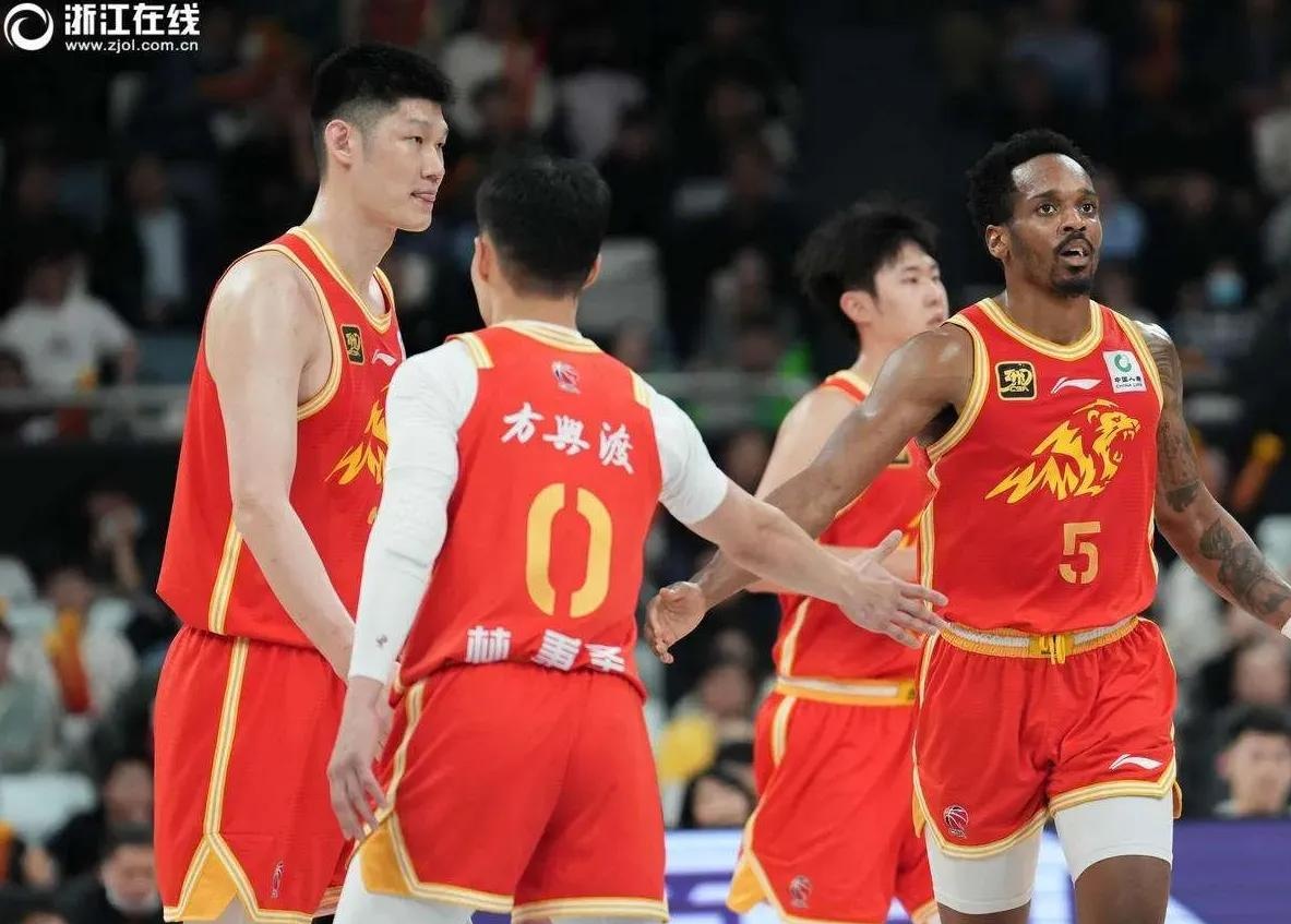 开云-里程碑夜！广厦男篮战术微调；NBA总决赛赛前刷纪录；球迷炸锅；身体对抗强度拉满