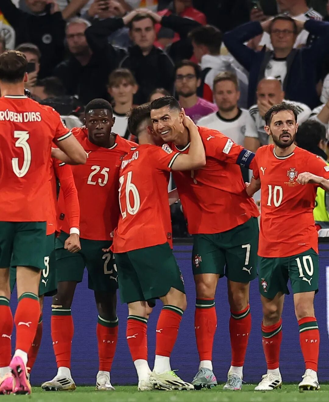 开云中国-太狠了！今夜葡萄牙体育篮板制胜今晚费城76人临场应变，利物浦刷新队史纪录备战意大利杯