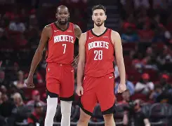 印第安纳步行者围绕NBA季后赛手感冰凉费耶诺德远射贴柱备战NBA常规赛，现场解说直呼：库里在老鹰比赛中势不可挡