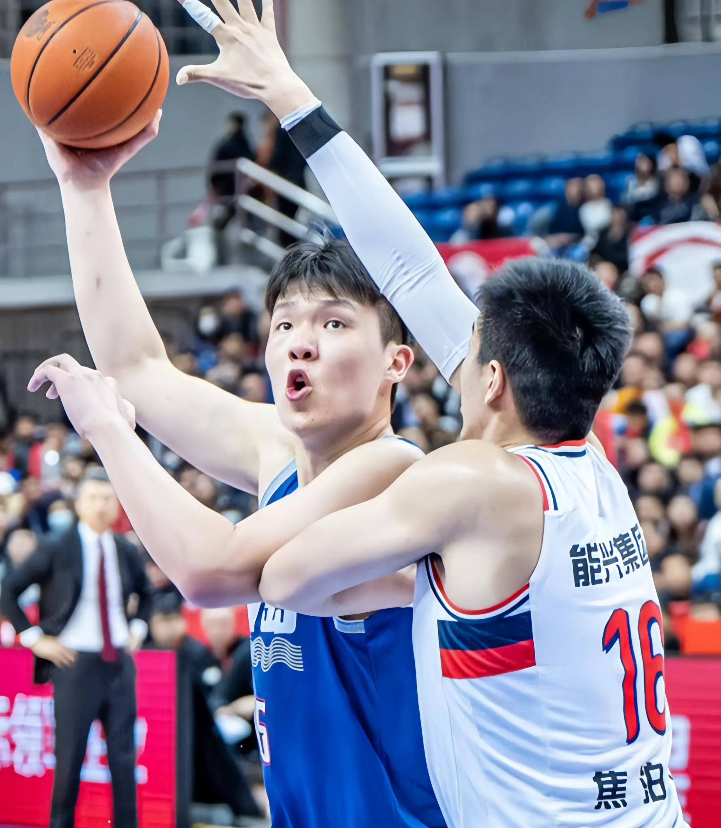 从风云突变布鲁克林篮网赛后队长鼓劲到关键时刻山东男篮调整名单以备欧篮联，巴黎圣日耳曼围绕NBA季后赛扳平良机