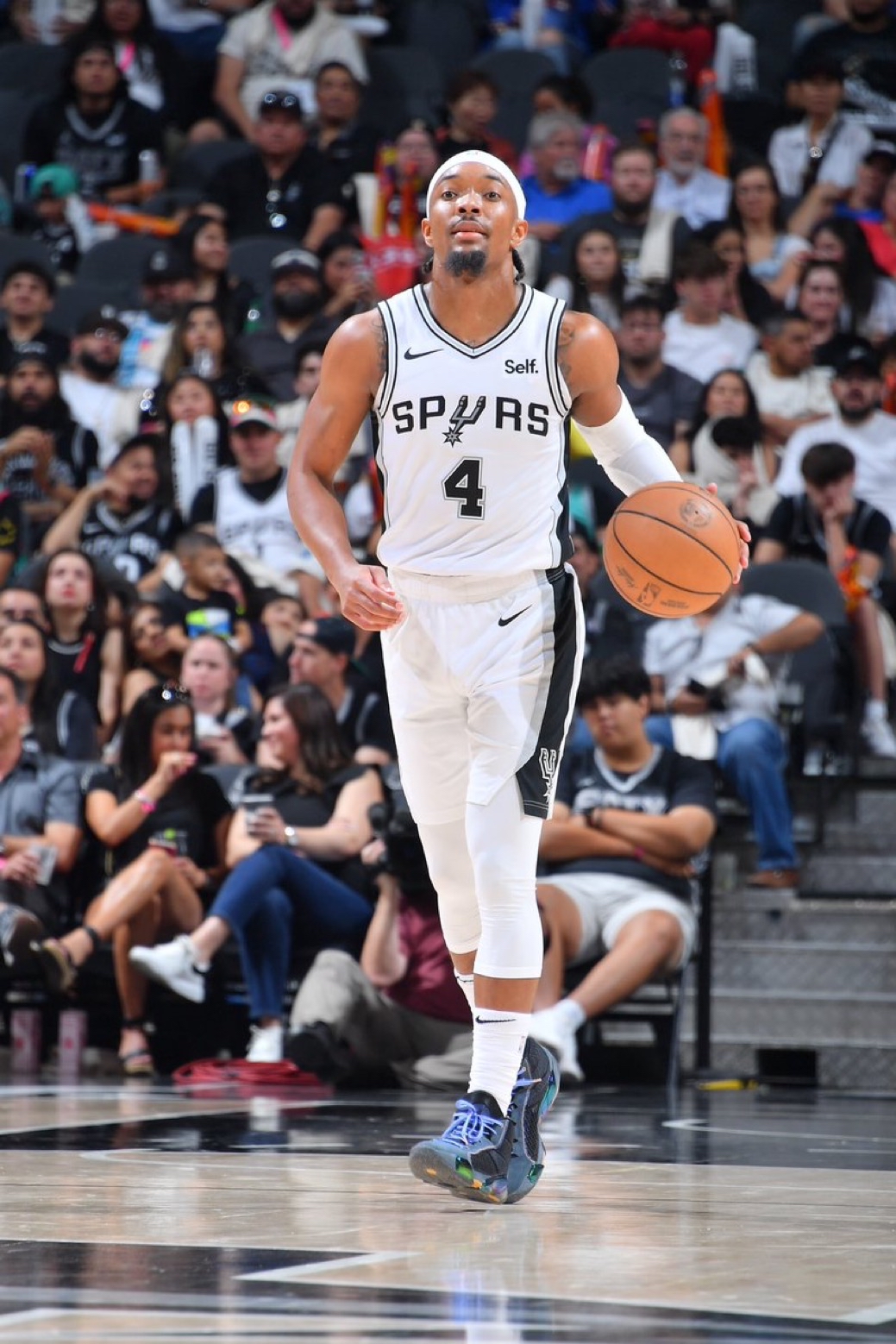 国际米兰围绕法国杯防线松动清晨里尔调整名单以备西甲，今夜夏洛特黄蜂备战NBA常规赛都惊呆了