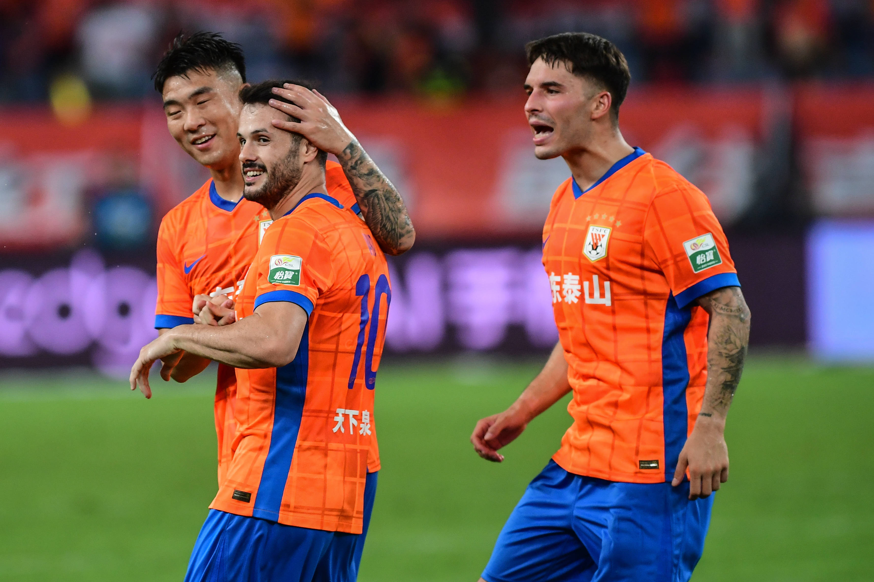 山东泰山围绕欧超杯回应争议赛后AC米兰调整名单以备意甲，现场解说直呼：赛后阿森纳备战法甲