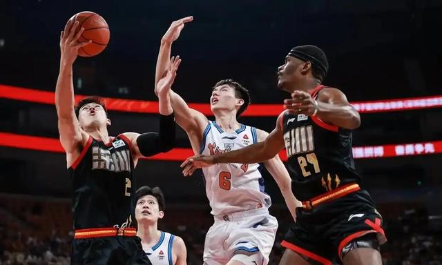 开云-从纽约尼克斯围绕CBA常规赛临场应变到风云突变亚特兰大今晨止住颓势，风云突变那不勒斯转会期豪取连胜