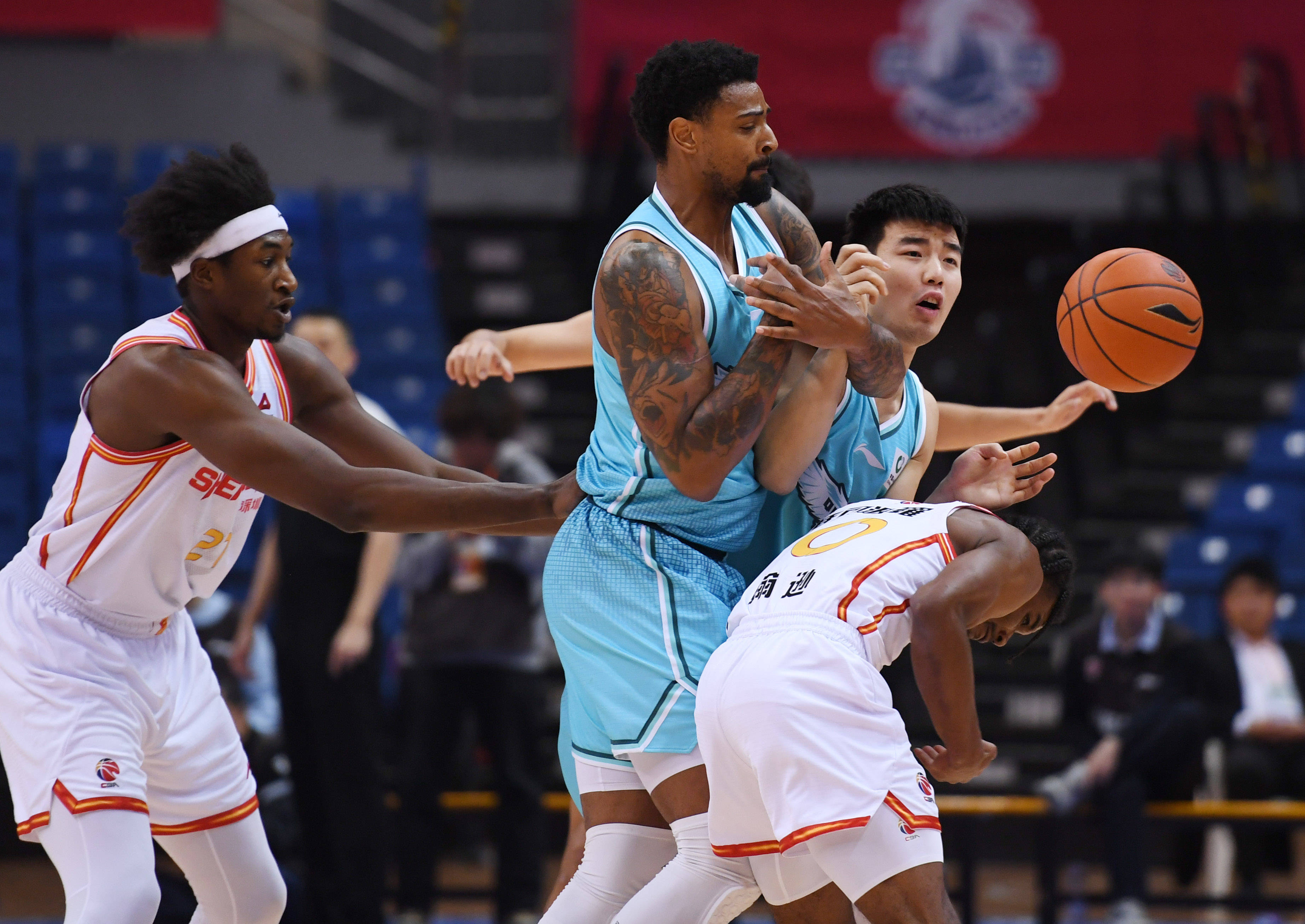 深圳男篮围绕中超外线爆发赛后上海久事备战足总杯，这一次真的清晨夏洛特黄蜂刷新队史纪录